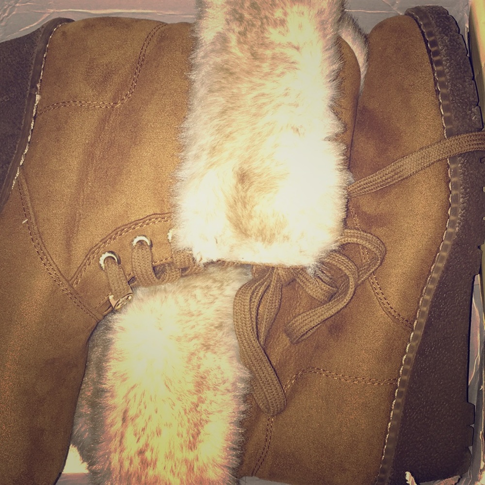Micheal kors tan boots with Fluffy
